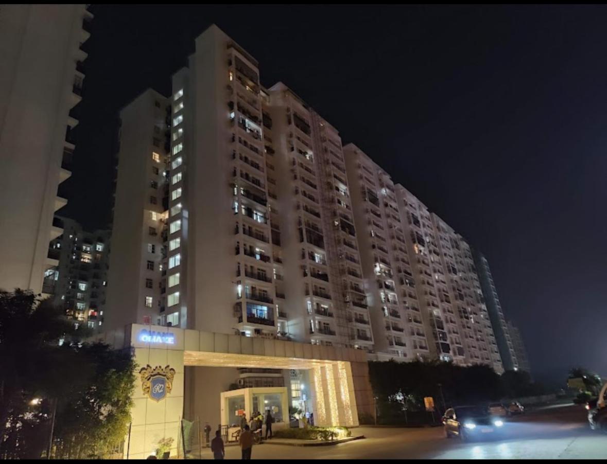 Downtown Delight With Swimming Pool Apartment Lucknow Exterior photo